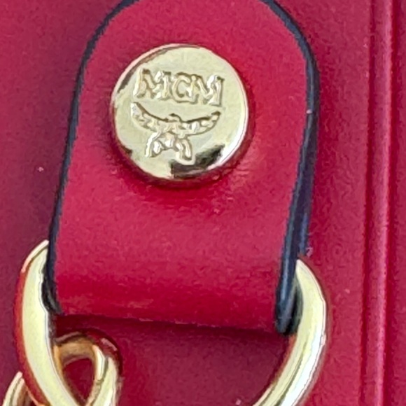 LOW START Mcm metallic gold wallet with key chain - Picture 14 of 15